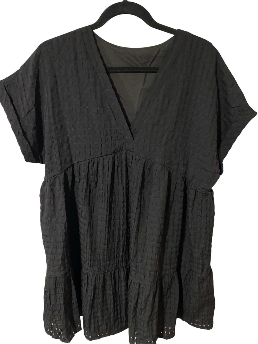 NWOT Women's Black V-Neck Textured Tiered Dress